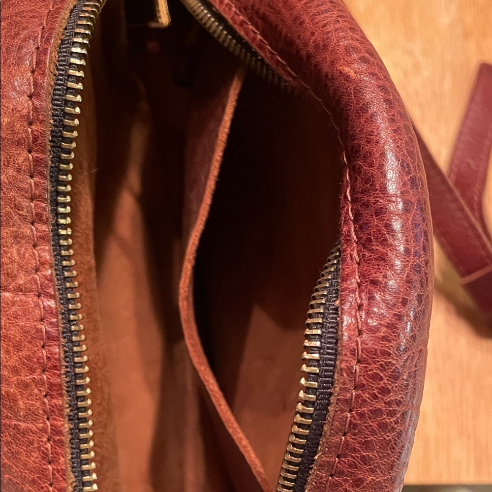 Portland Leather Circle Crossbody - Picture 11 of 14